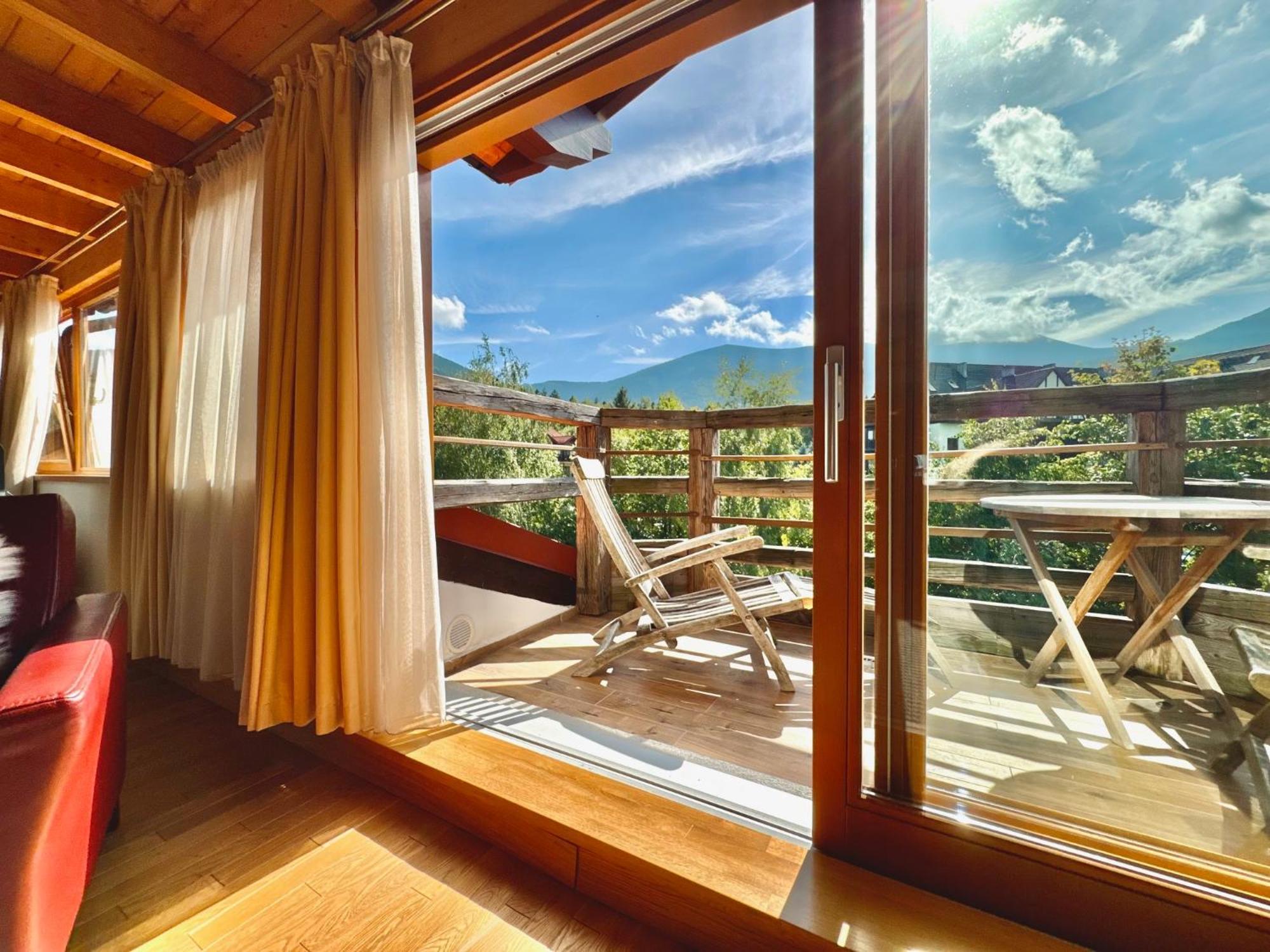 Apartment with Mountain View,1704858819:JPEG